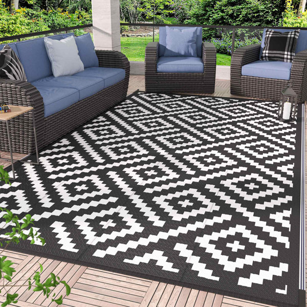 Foundry Select Geometric Machine Woven Plastic Outdoor Rug, Waterproof